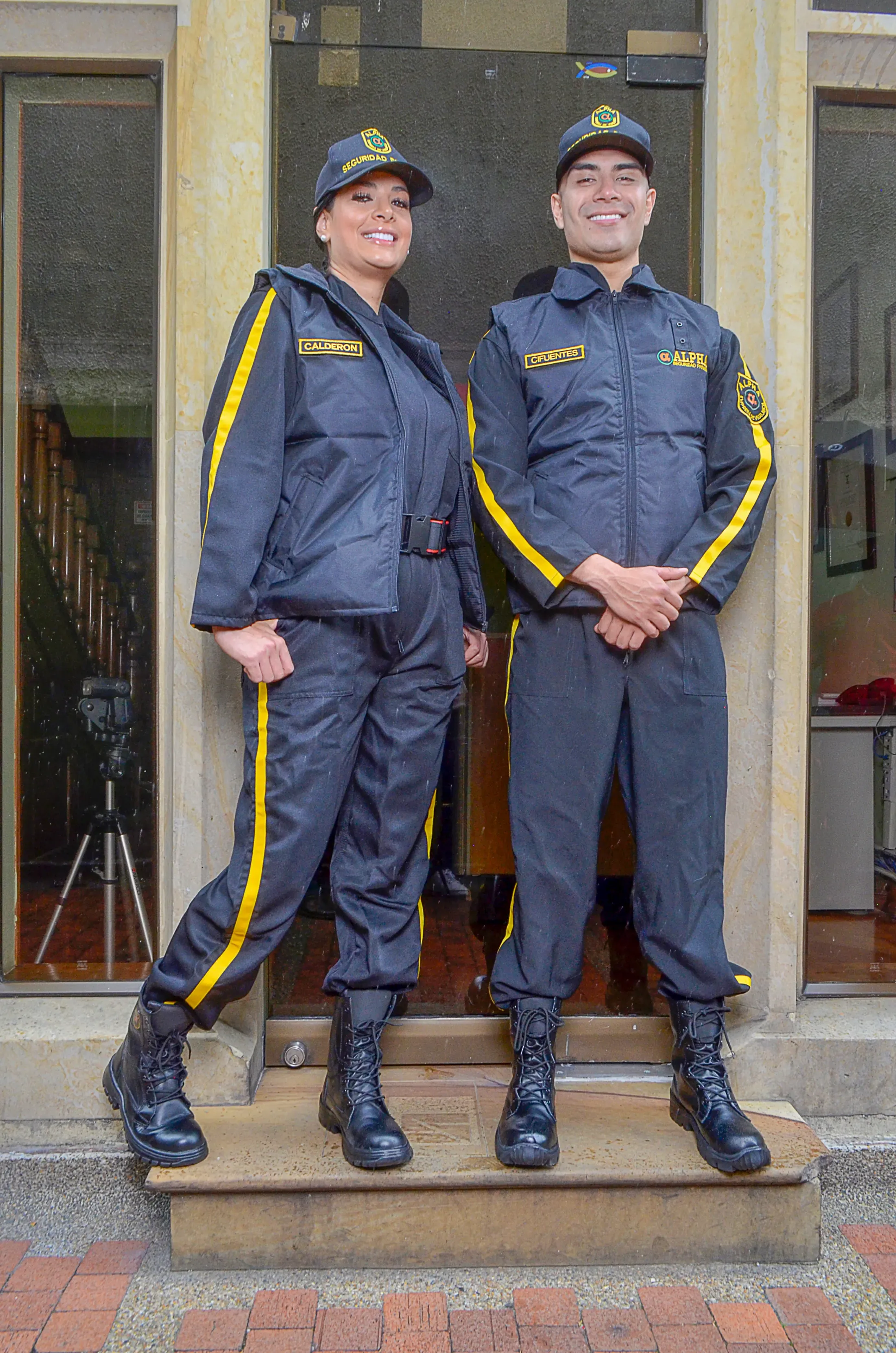Equipo humano de Alpha Seguridad en despliegue operativo